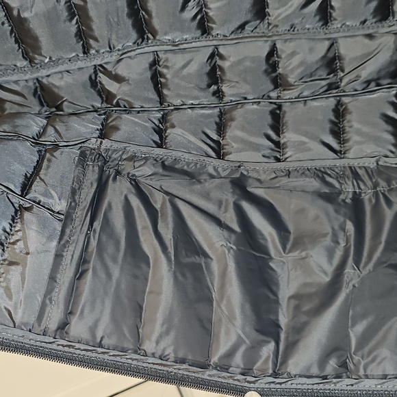 Spyder Women's Quilted Puffer Packable Jacket In 'Polar'. NWT. Women's Sz Small. - Picture 5 of 10